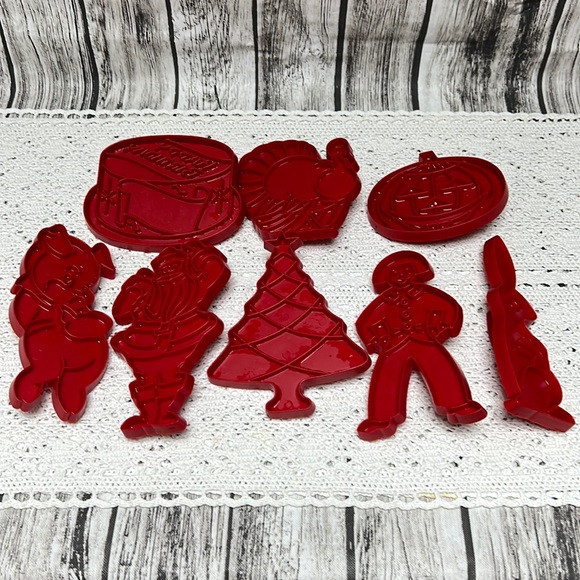 Tupperware Other - Tupperware Vintage set of 8 Cookie Cutter including Birthday and Holidays